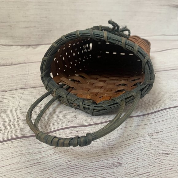 Hanging Wicker Basket with Wooden Heart and Twine Bow Green and Tan 12"H - Picture 5 of 8